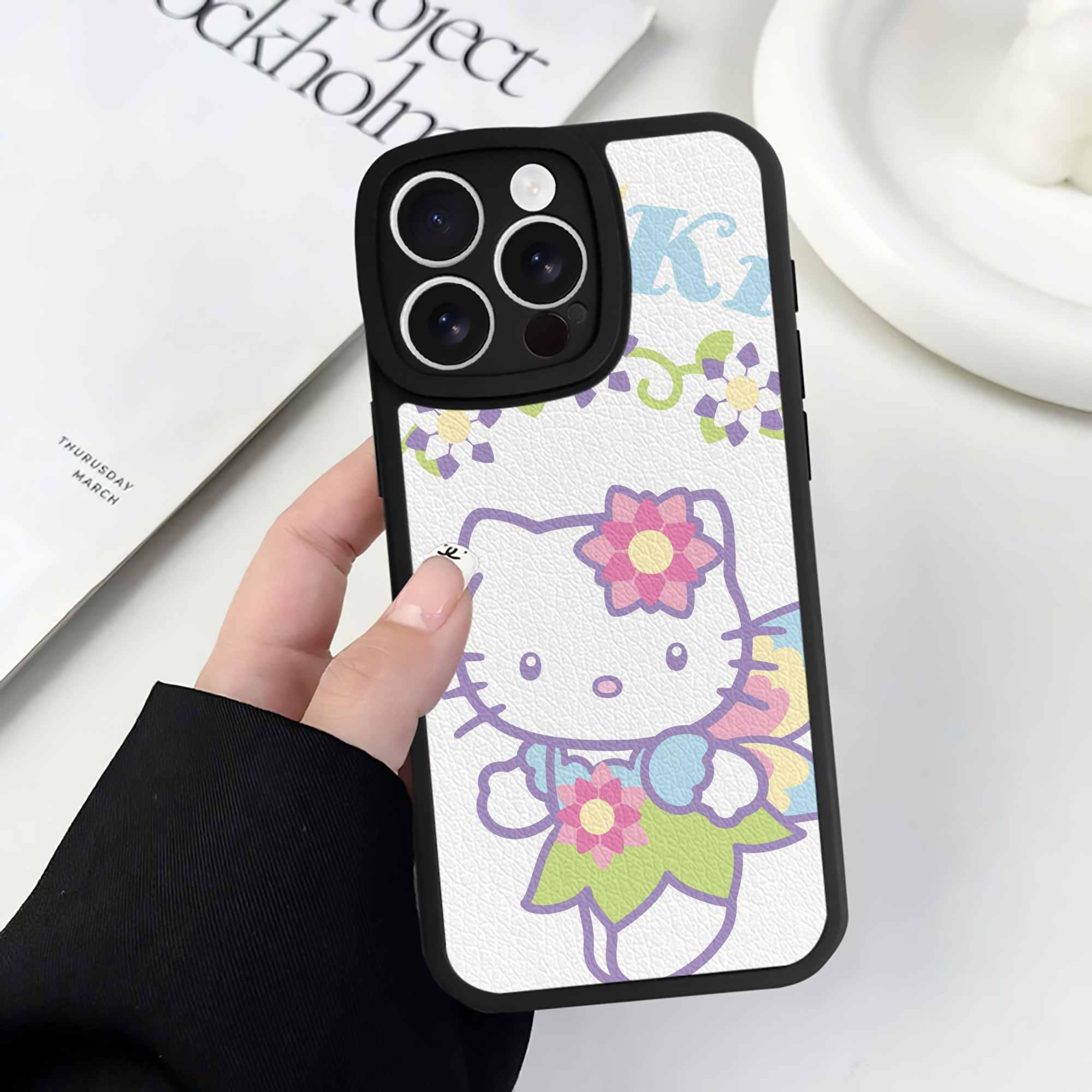 （画像用） Hello Kitty ハローキティ 【iPhone 16シリーズ対応】シリコンスマホケース（レザー調） 材質：シリコン